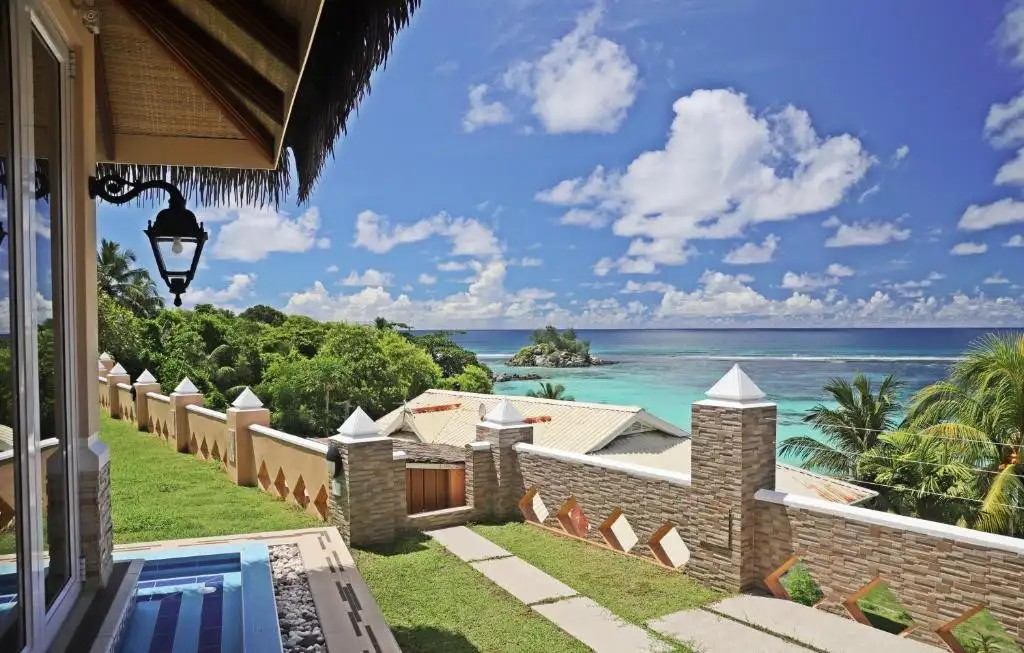 AU FOND DE MER VIEW SELF CATERING APARTMENT