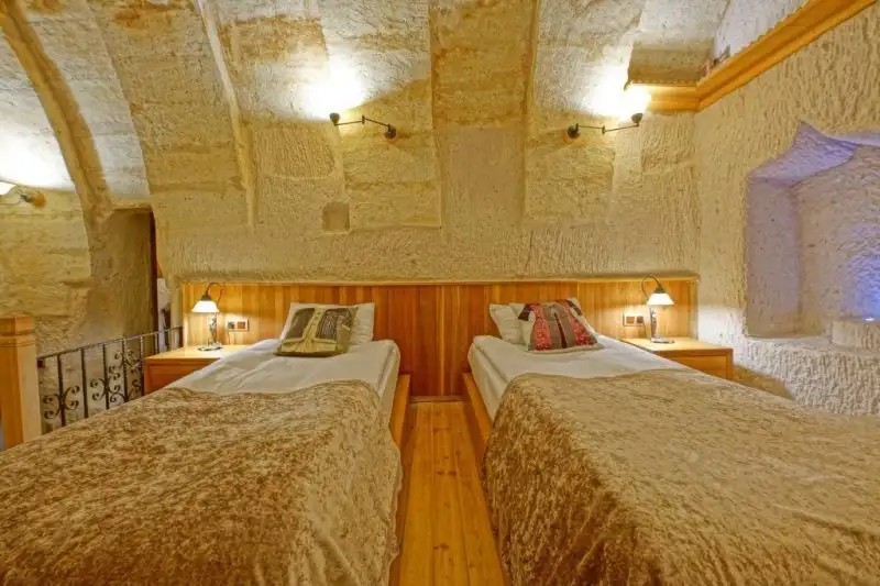 LA CASA CAVE