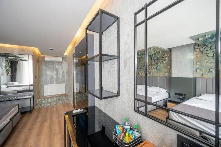 CONTINENTAL AIRPORT HOTEL
