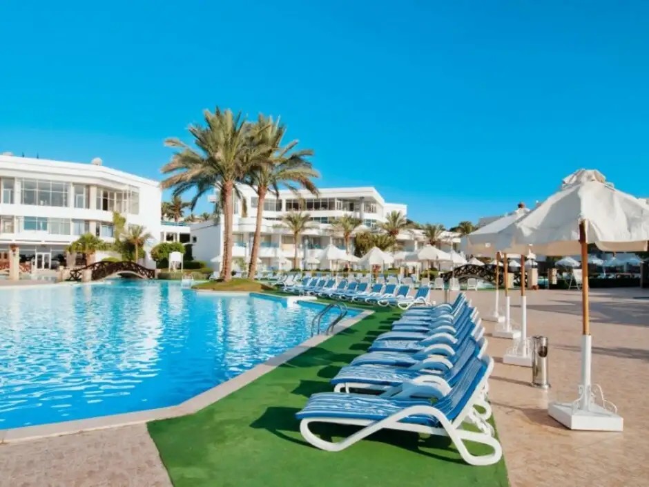 QUEEN SHARM RESORT BEACH