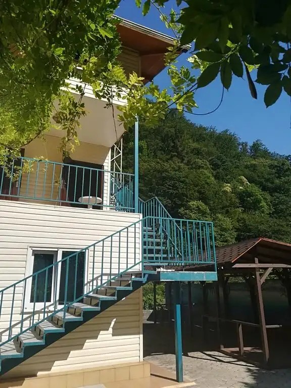 ДОМИК В УЩЕЛЬЕ