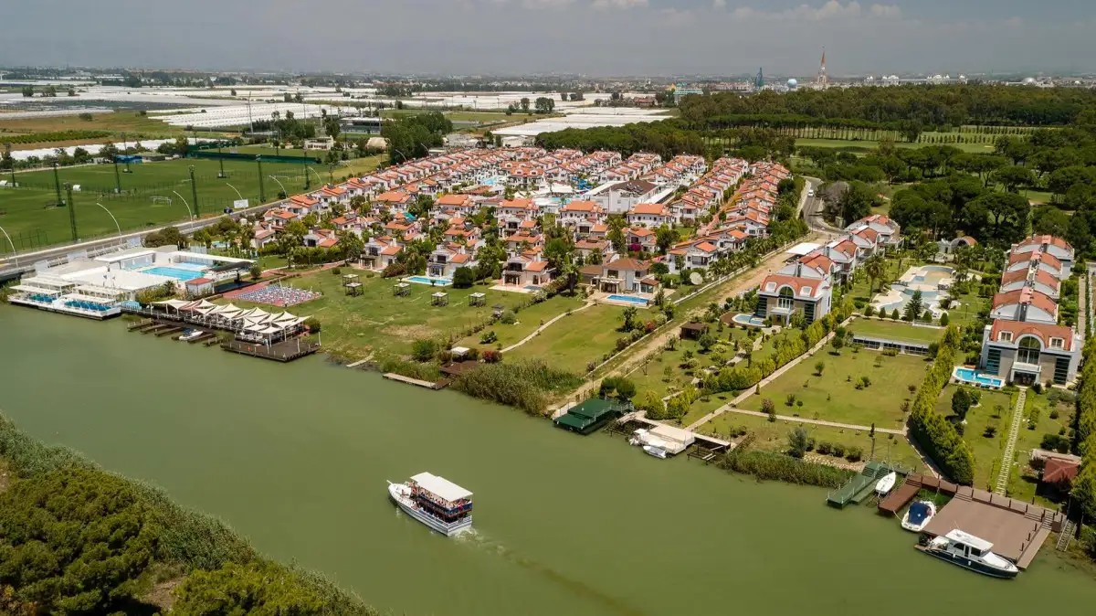 LARISSA RIVER RESORT