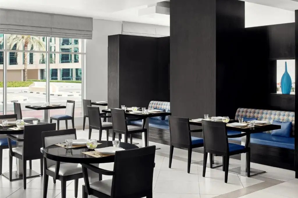 HOLIDAY INN EXPRESS SAFA PARK