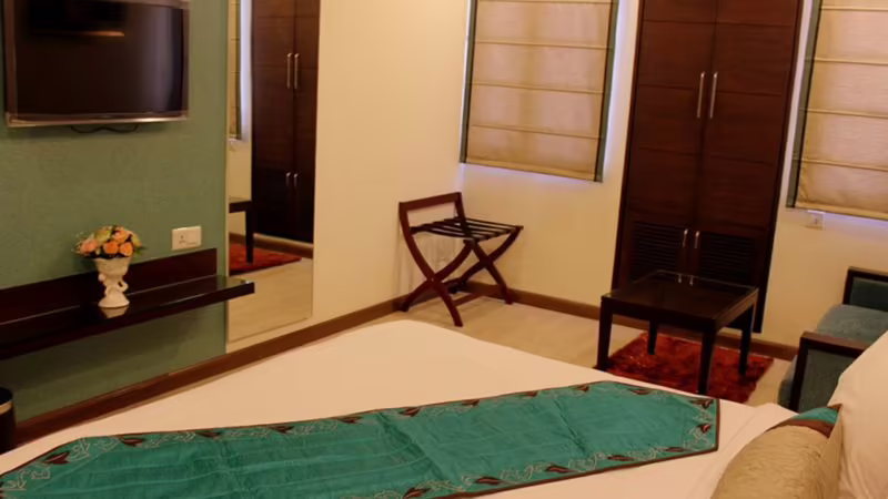 AMRAPALI GRAND HOTEL