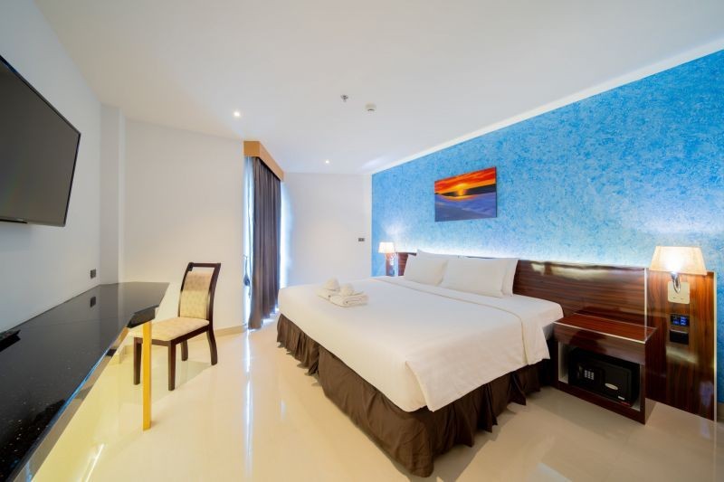 deluxe partial sea view