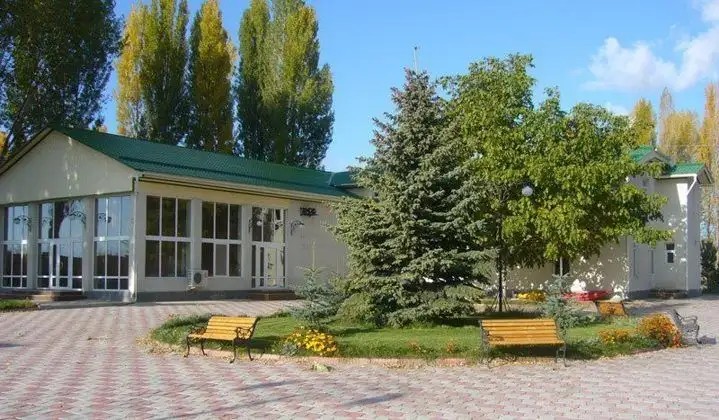 БОТАНИ БИЧ