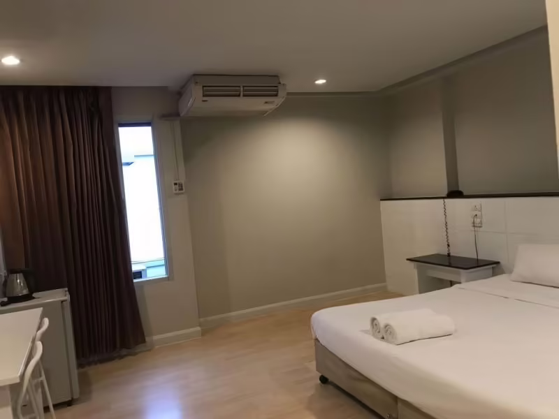 PARAGON INN