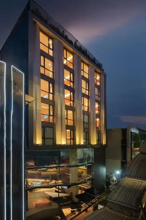 LUMEN BANGKOK UDOMSAUK