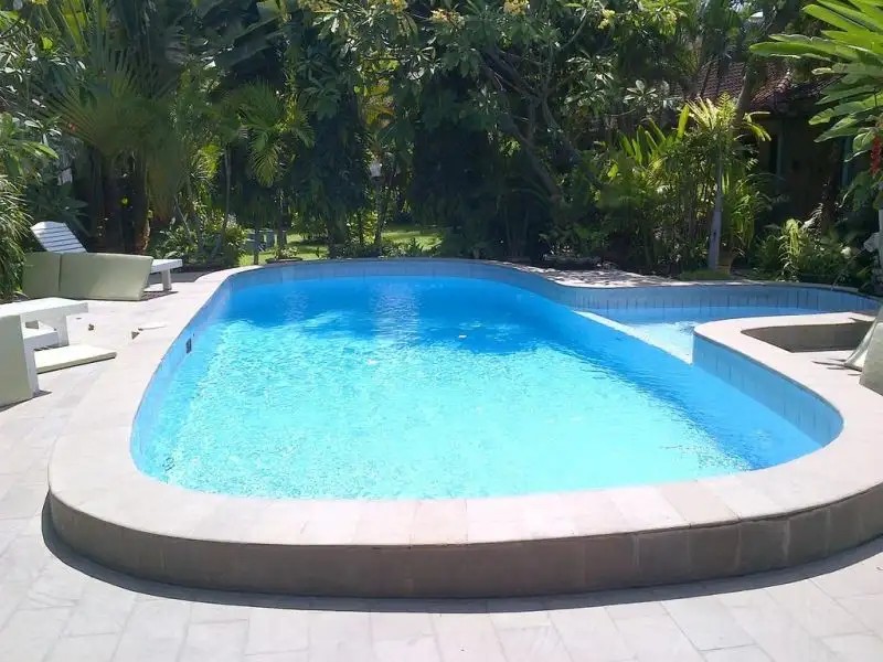 ADUS BEACH INN