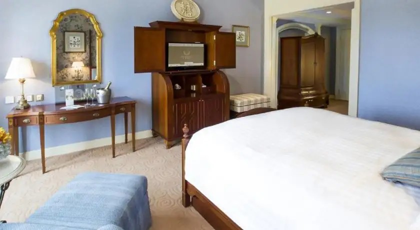 ROCKS HOTEL