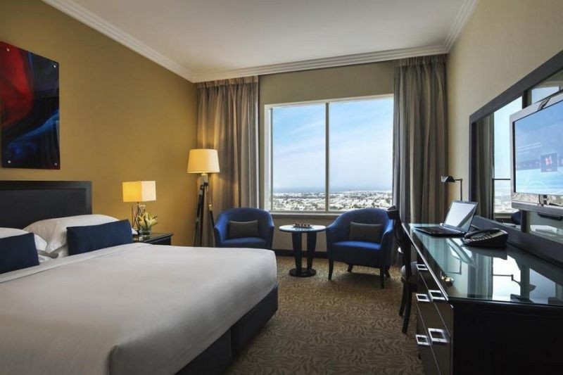 guest with lounge access