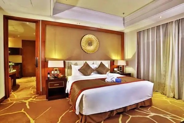 HOWARD JOHNSON NEW PORT RESORT