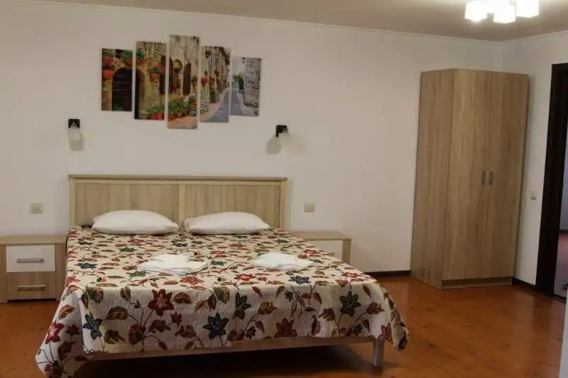 AKSIS HOUSE (АКСИС ХАУС)