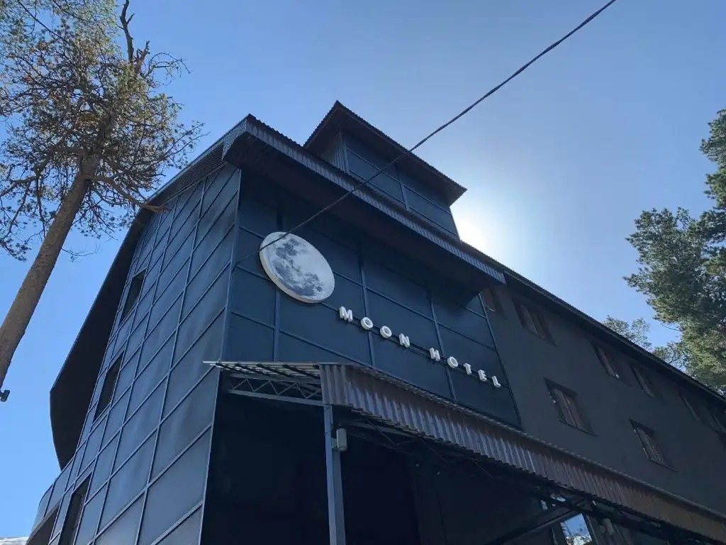 MOON HOTEL
