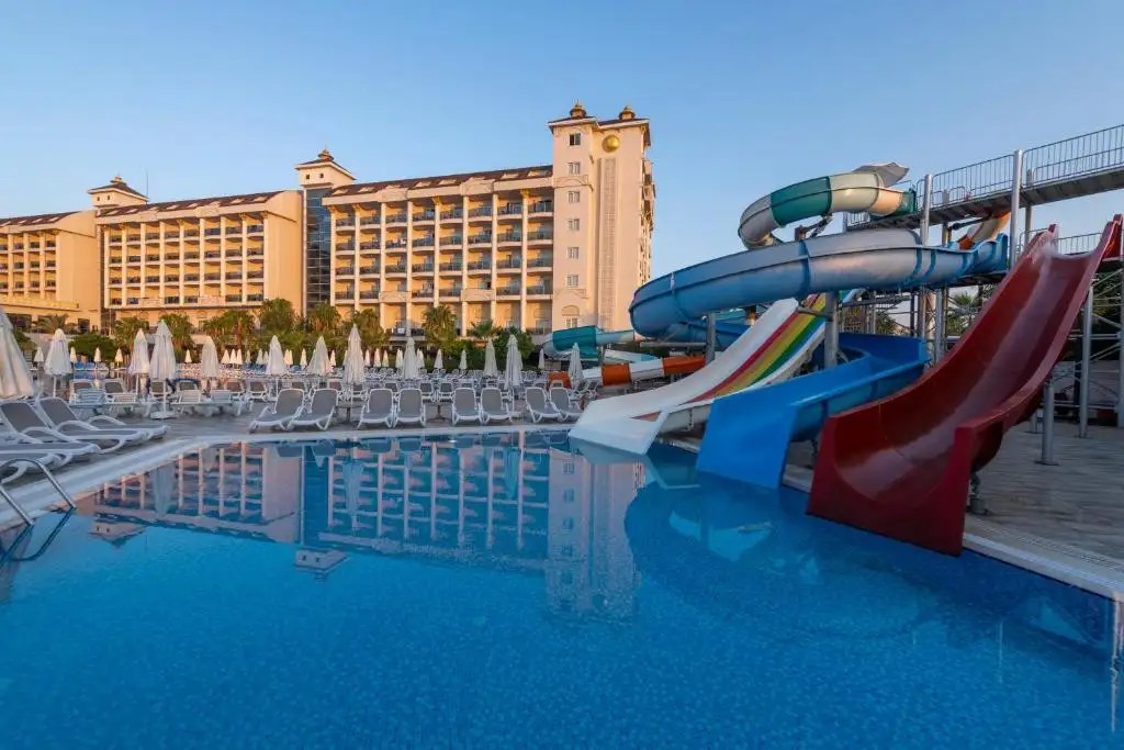 LAKE & RIVER SIDE HOTEL & SPA