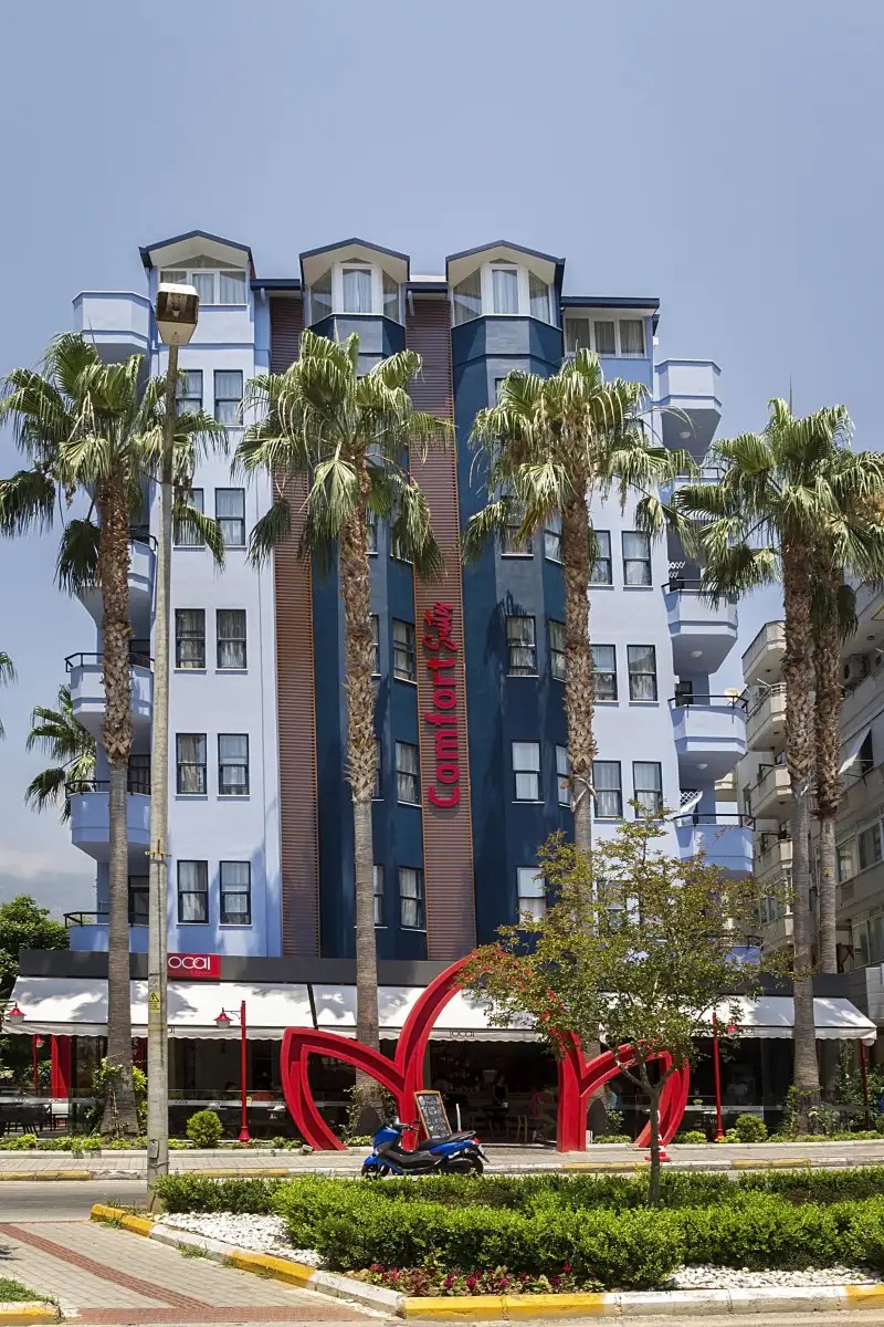 COMFORT SUITES
