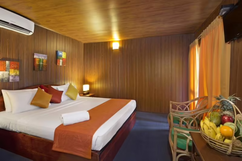 PALM BEACH INN AND SEA SHELLS CABANAS