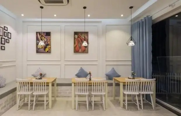 AMON DELUXE HOTEL