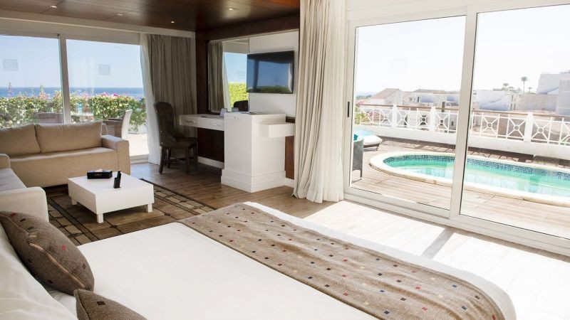 executive suite (posh club)