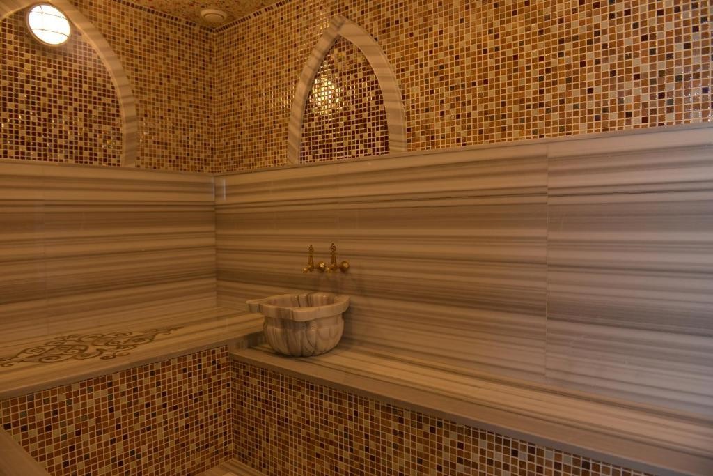 REGAL INN BADAMDAR HOTEL