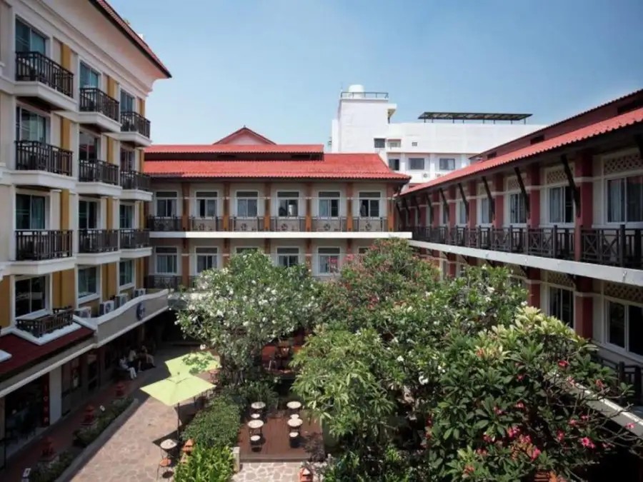 RAMBUTTRI VILLAGE INN & PLAZA