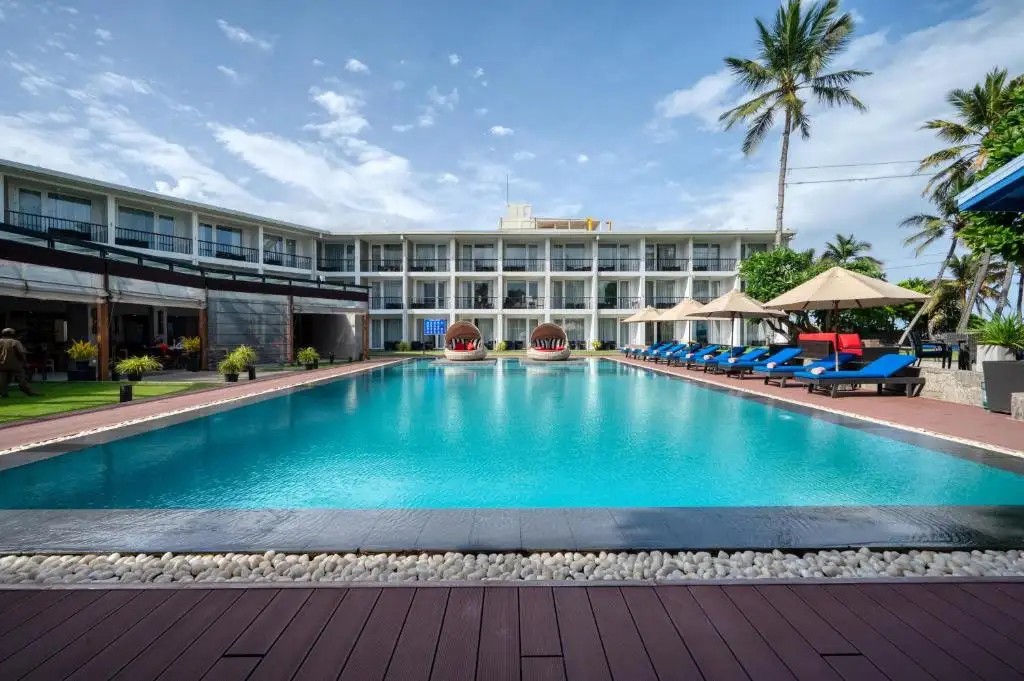 CAMELOT BEACH HOTEL