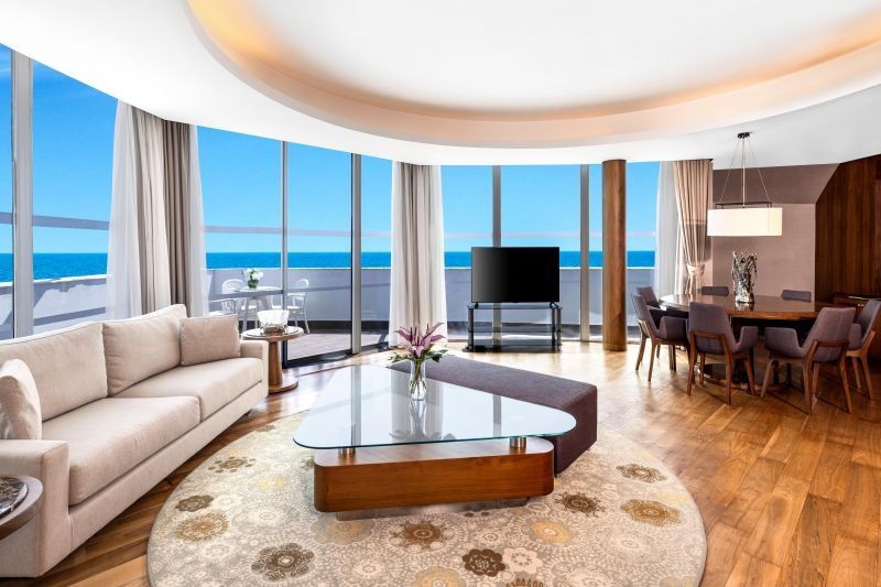 deluxe royal suite
