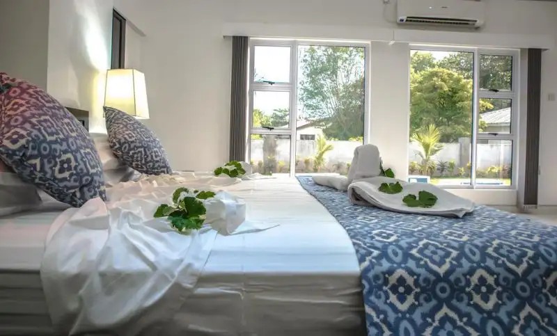 ISLAND CHARM OF PRASLIN
