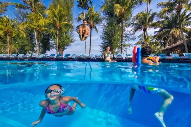 HOLIDAY INN RESORT