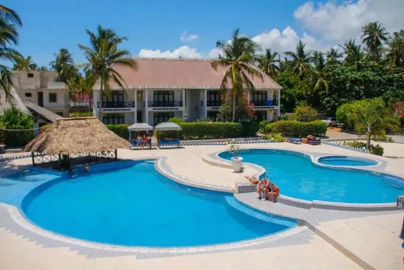 FIVE PALMS BWEJU