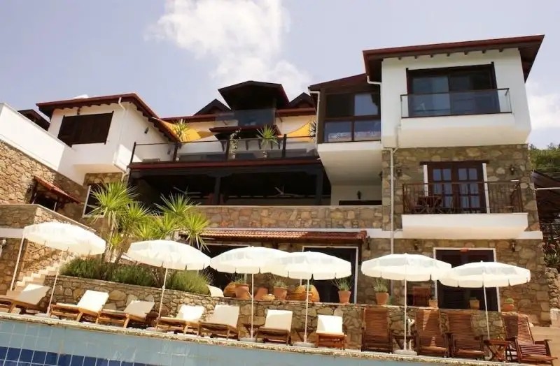 LAZY LIZARD BOUTIQUE HOTEL