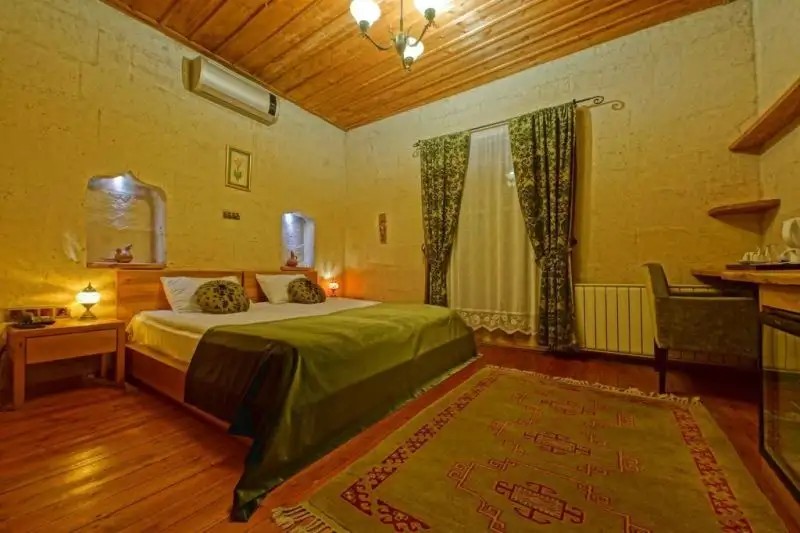 LA CASA CAVE