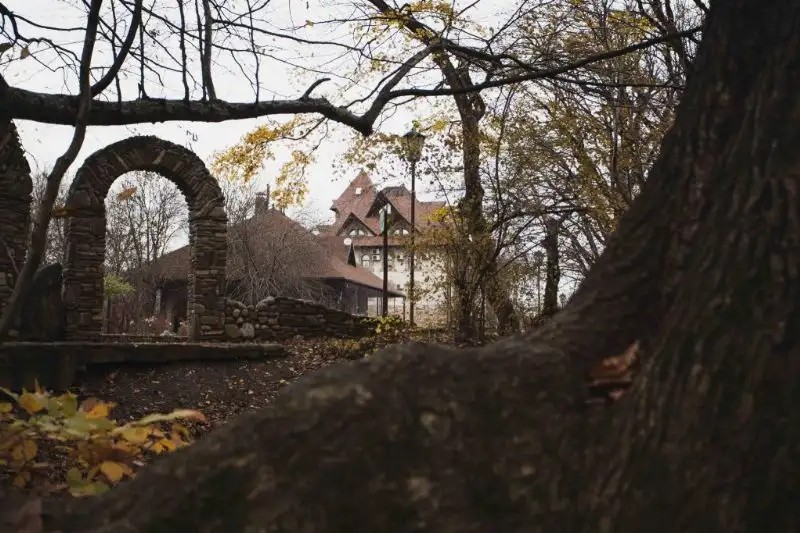 СТАРЫЙ ЗАМОК ГОРЯЧИЙ КЛЮЧ