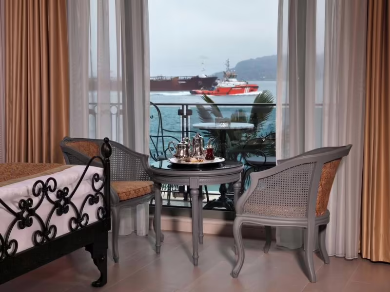 THE CENTRAL PALACE BOSPHORUS