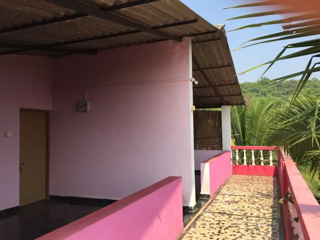 TAHA WHITE PEARLS (EX. SAVITRI GUEST HOUSE)