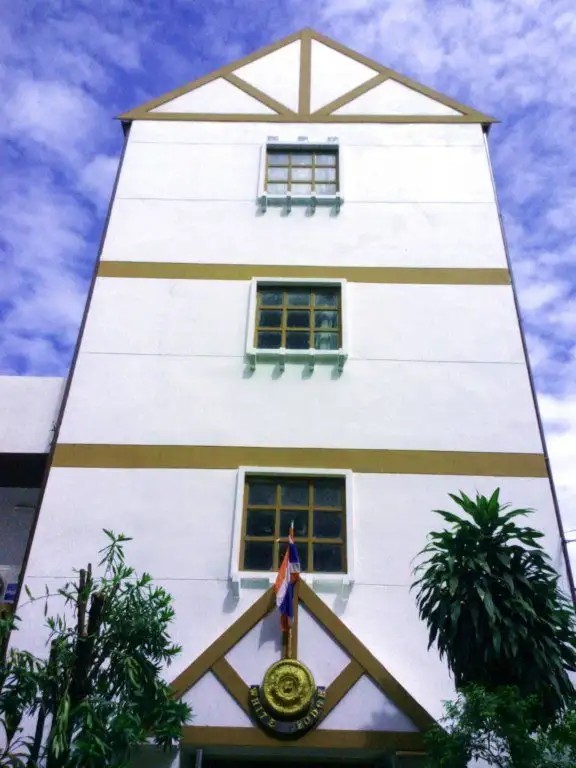 WHITE LODGE