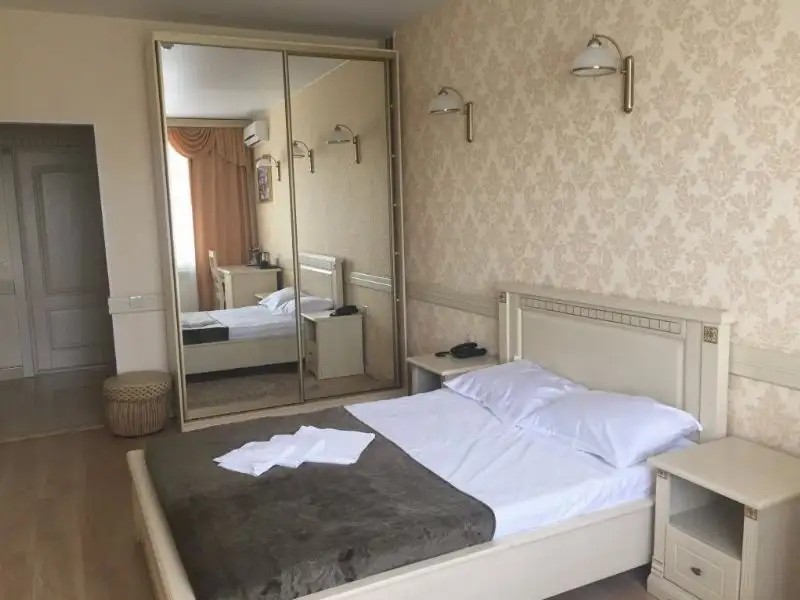 ОСКАР САРАТОВ
