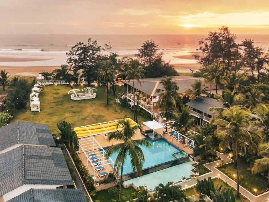 FOXOSO LA ALPHONSO BEACH RESORT