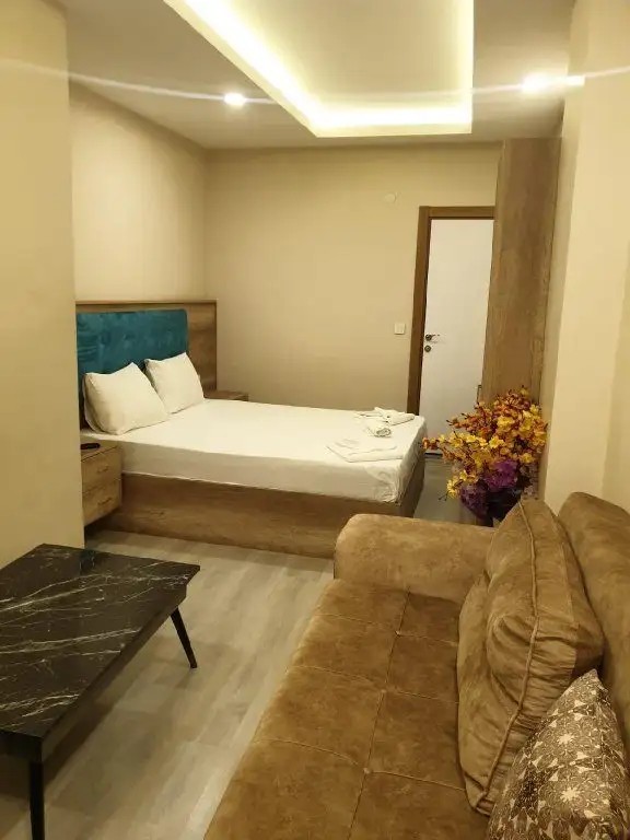 DESTINIA PERA SUITES