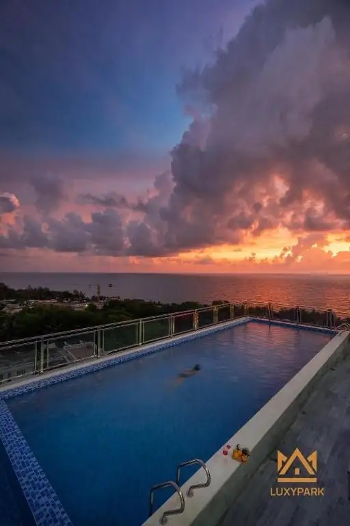 LUXY PARK HOTEL