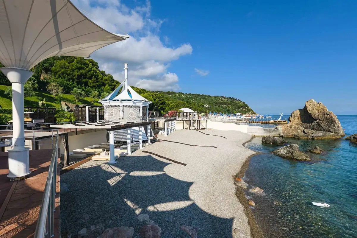 КРЫМСКИЙ БРИЗ HOTEL & VILLAS